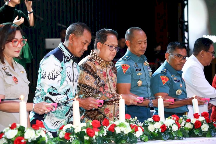 Pj Gubernur Hadiri Perayaan Natal TNI-Polri