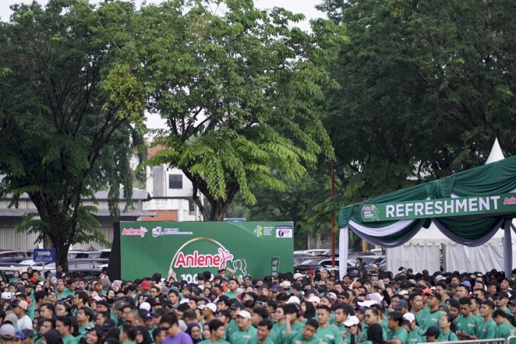 5.000 Orang Jalan Kaki 10.000 Langkah di Surabaya untuk Cegah Osteoporosis