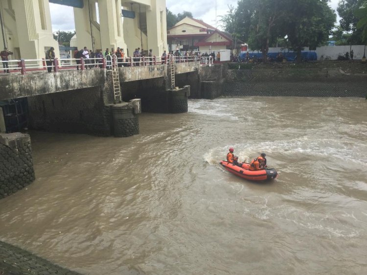 Kakek Tenggelam di Sungai Jagir