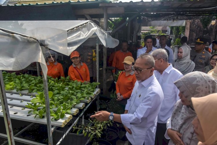 Menko Pangan Zulhas Apresiasi Urban Farming di Kosagrha Lestari