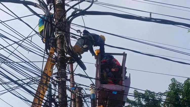 Perbaiki Kabel Tegangan Tinggi, Teknisi PLN Kesetrum