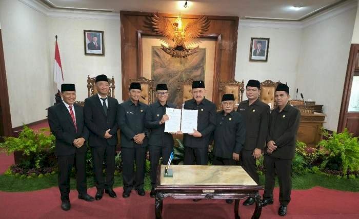 DPRD Tulungagung Gelar Paripurna Perdana 2025, Tetapkan Pemenang Pilkada Gatut Sunu Wibowo dan Ahmad Baharuddin Jadi Bupati dan Wakil Bupati