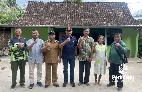 Perhutani KPH Madiun Beri Bantuan Pada Lima Rumah Tidak Layak Huni Milik Masyarakat Sekitar Hutan