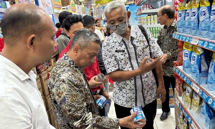 Sasar Pasar Tradisional dan Supermarket, TPID Tuban Temukan Kemasan Rusak