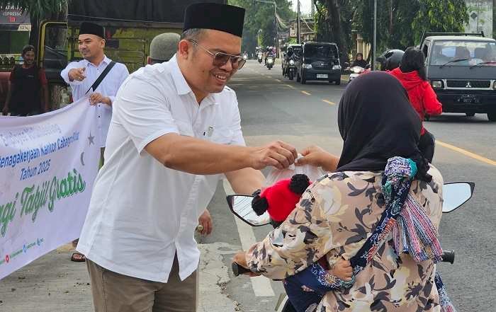 Berkah Ramadan, BPJS Ketenagakerjaan Blitar Berbagi Takjil Gratis 